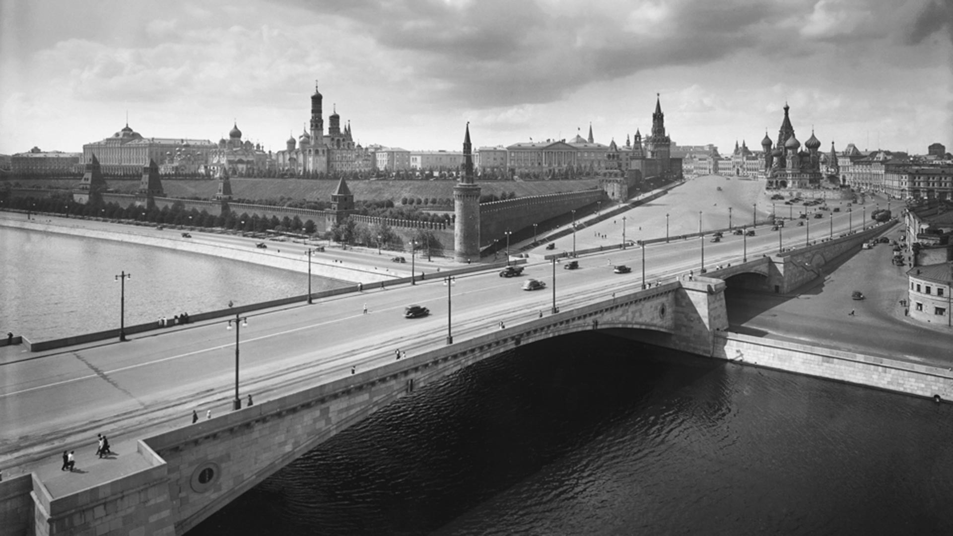 Blick auf die Moskworezki-Brücke und den Moskauer Kreml, 1939
