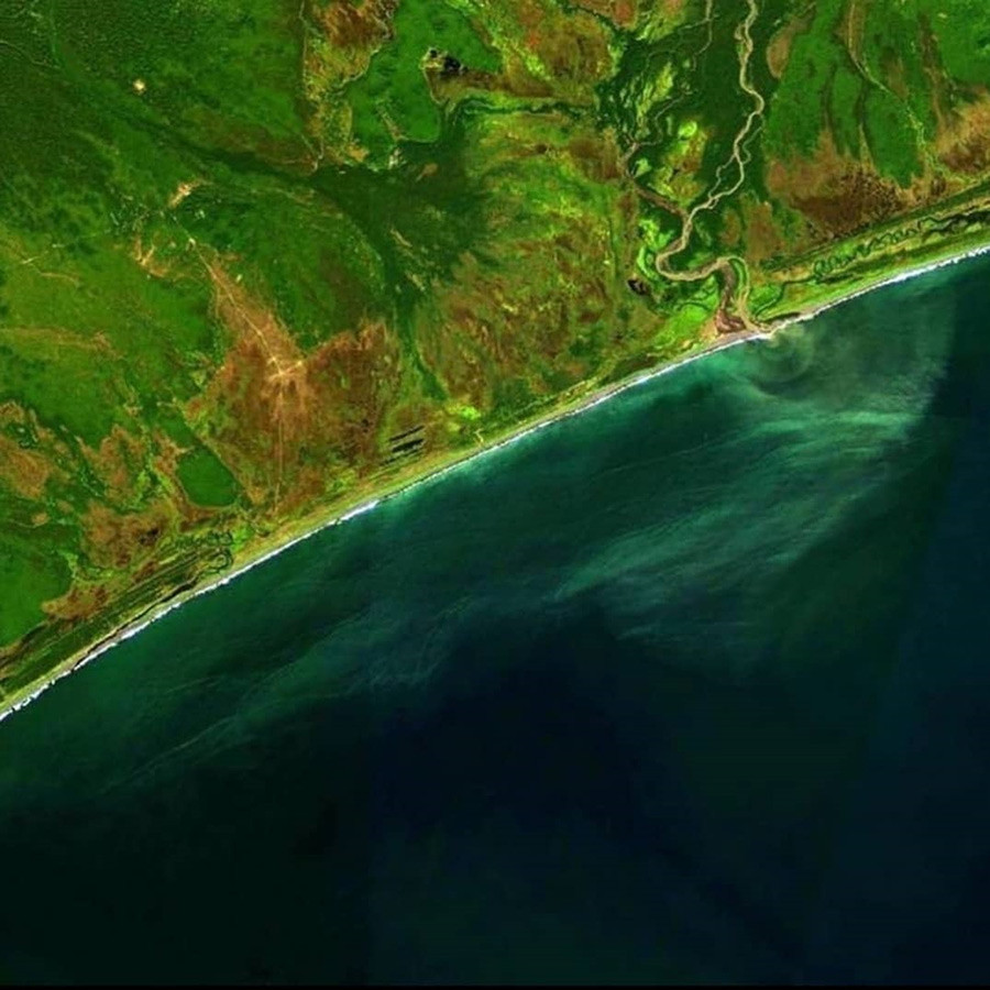 La foto satellitare del fiume Khalaktyrka, che sfocia nell'Oceano, pubblicata da Greenpeace 