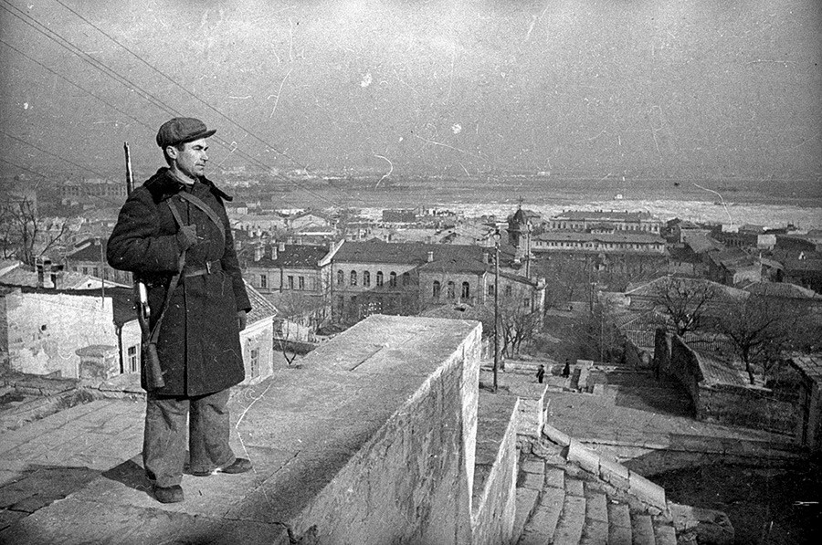 Ополченец в Крыму, 1940-е