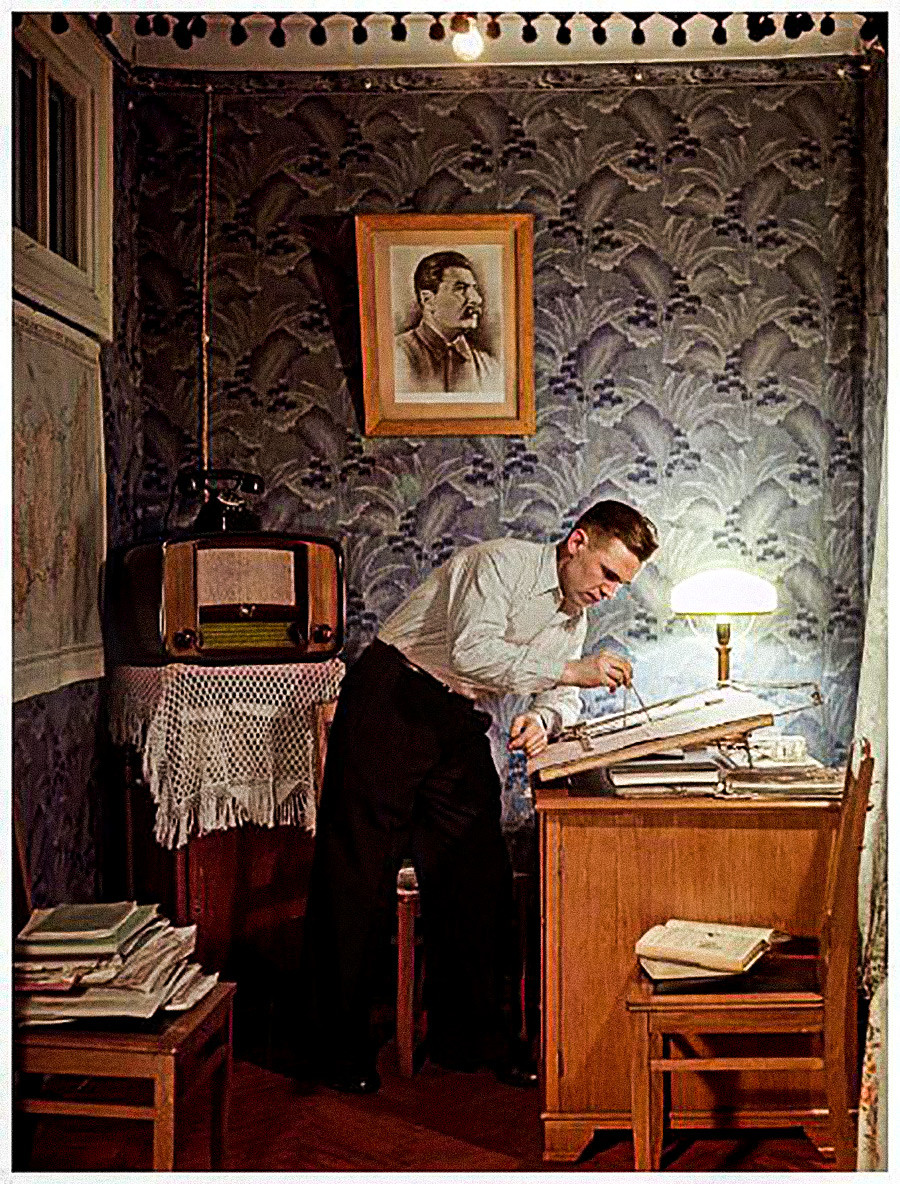 Слесарь завода «Экономайзер» лауреат Сталинской премии Иван Петрович Карташев, 1953  