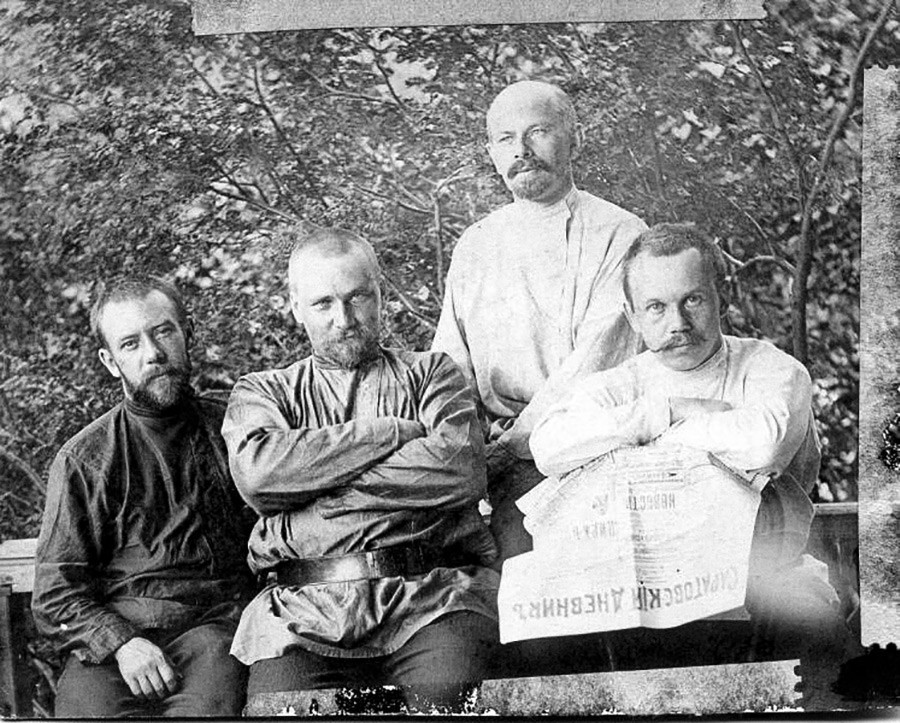 Potret empat pria dari Provinsi Saratov, 1900-an.