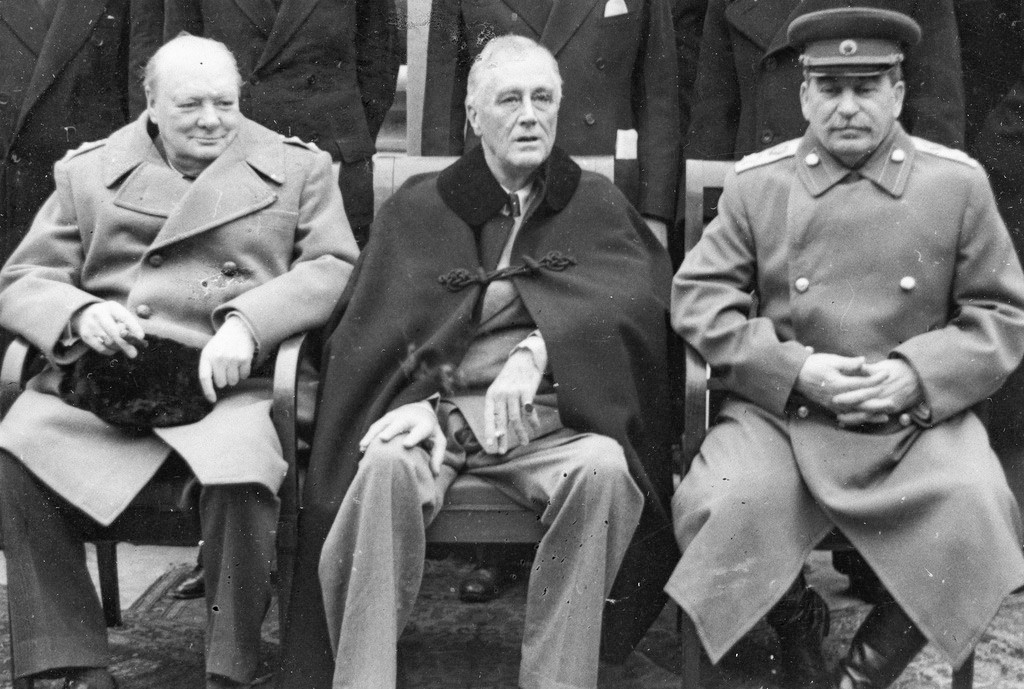 Os ‘Três Grandes’: Winston Churchill, Franklin Delano Roosevelt e Ióssif Stálin, fevereiro de 1945
