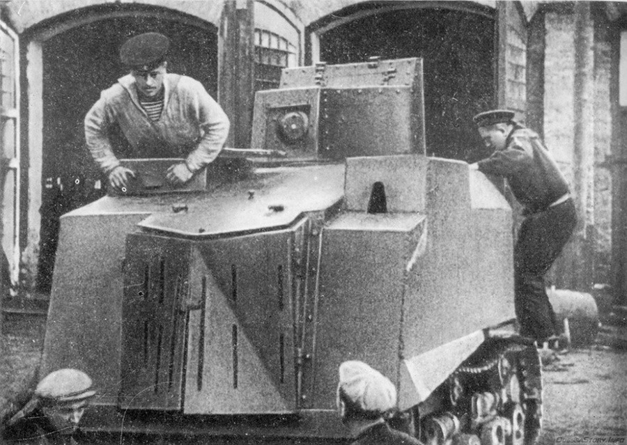 Рана модификација на оклопниот трактор СТЗ, тенк „НИ-1“, Одеса, Украина, 20 август 1941 година.