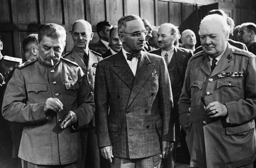 La Conferencia de Potsdam. Stalin, Harry Truman y Winston Churchill, julio de 1945.