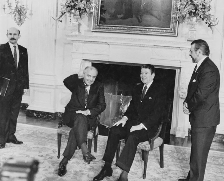 Reunión entre Mijaíl Gorbachov y Ronald Reagan en la Casa Blanca diciembre de 1987.

