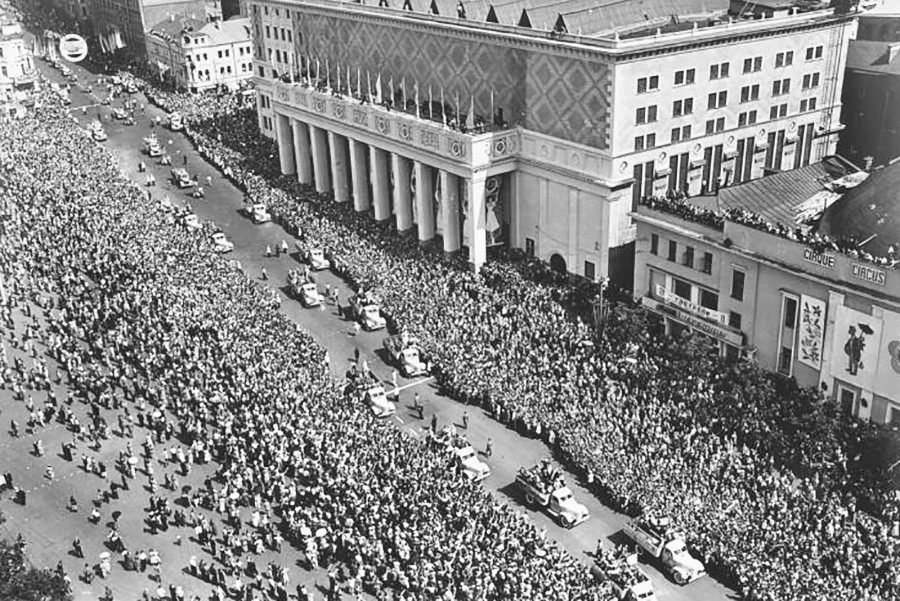 Le sixième Festival mondial de la jeunesse et des étudiants, à Moscou en 1957