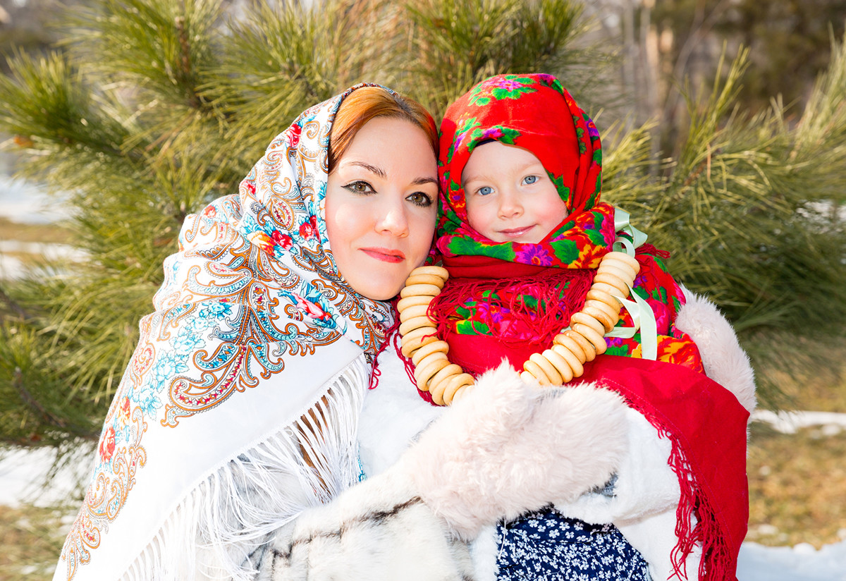Here's the headscarf from Pavlovsky Posad.