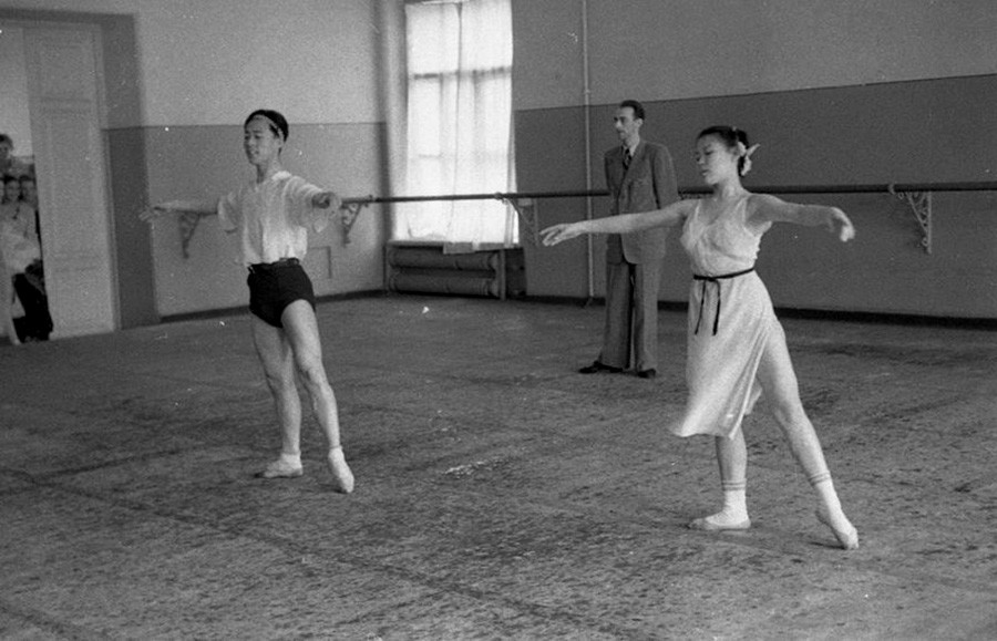 Korean delegates at the Moscow Choreographic School of the Bolshoi theater of the USSR, 1949.