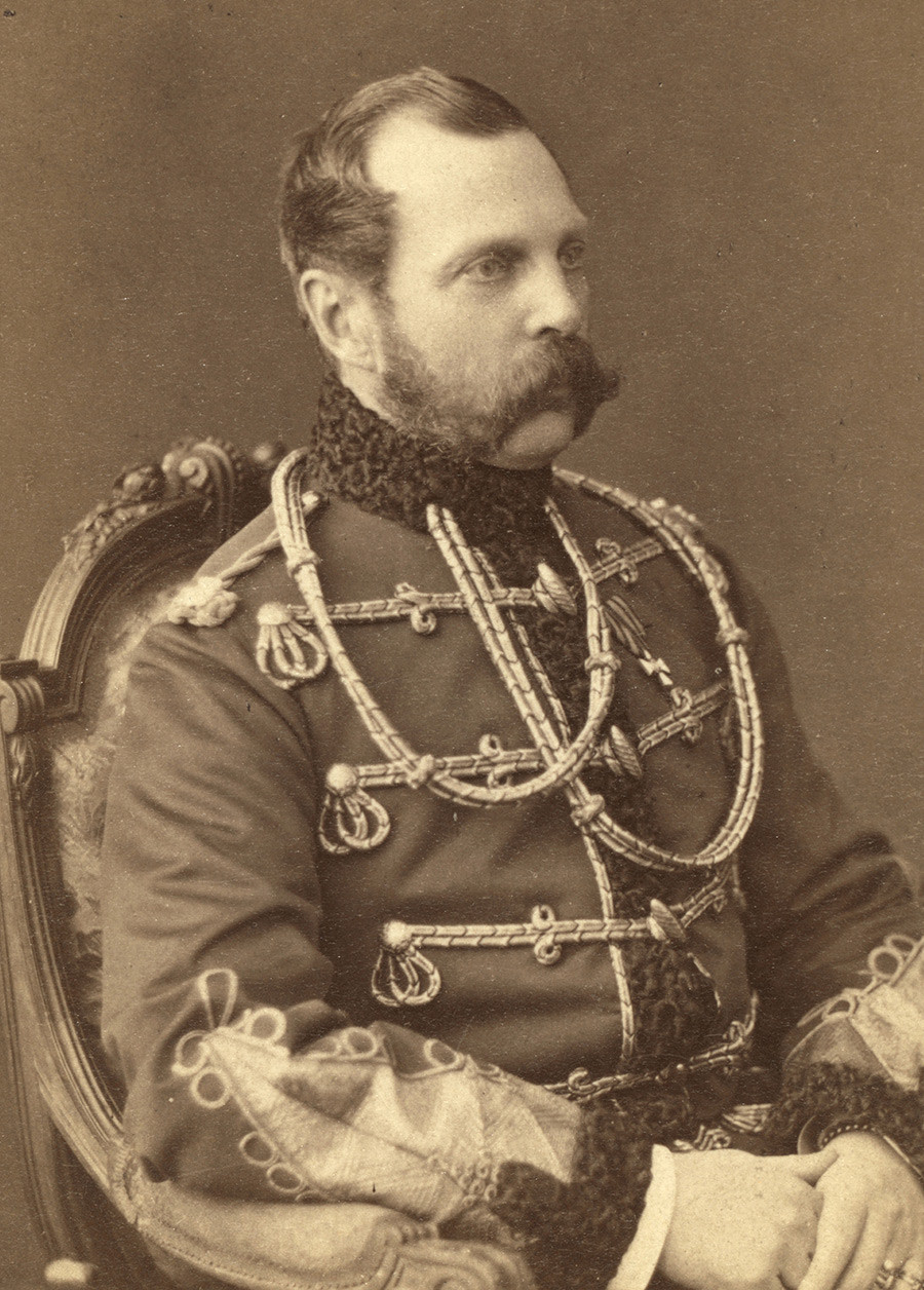 Около 1754 г. Портрет на Александър II (1818-1881), руски цар от 1855 г., във военна униформа.
