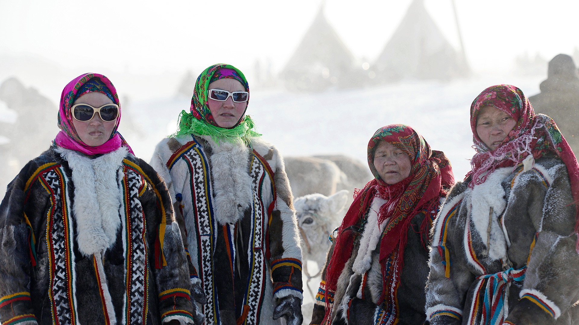 Des femmes célébrant la Journée des éleveurs de rennes à Salekhard, capitale du district autonome de Iamalo-Nénétsie, dans le Grand Nord russe