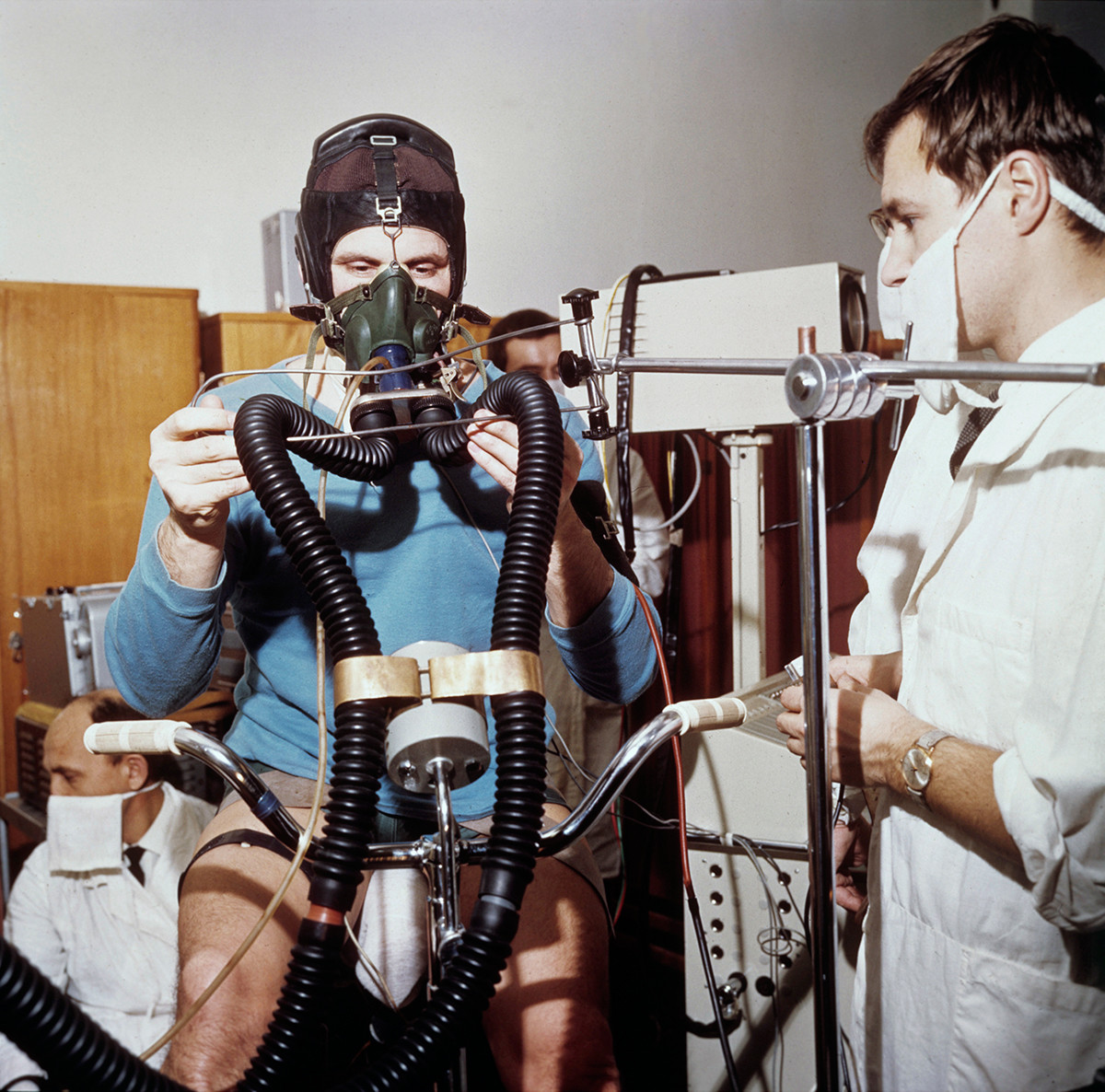 Test on the bicycle ergometer in 1968.