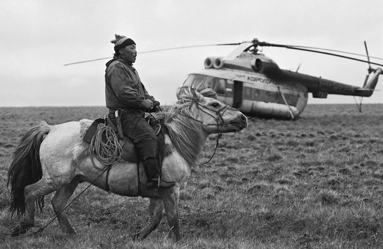 SSSR, Jakutija, 1. listopada 1988.. Uzgajivač sjevernih jelena brigadir Mihail Petrovič Lebedev. Njegovi preci su se iz generacije u generaciju bavili uzgajanjem sjevernih jelena.

