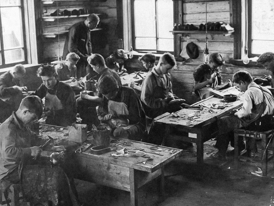 Schuhmacherwerkstatt, 1930er Jahre
