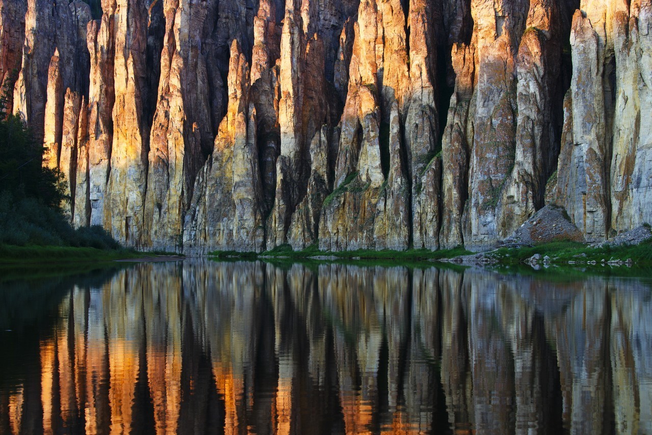 「歌う岩」、シーニャヤ川の石柱群、サハ共和国