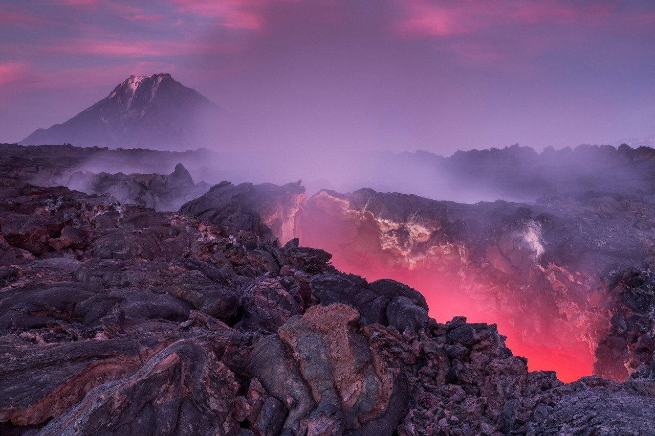 「竜の座る場所」、トルバチク火山の溶岩流、カムチャッカ