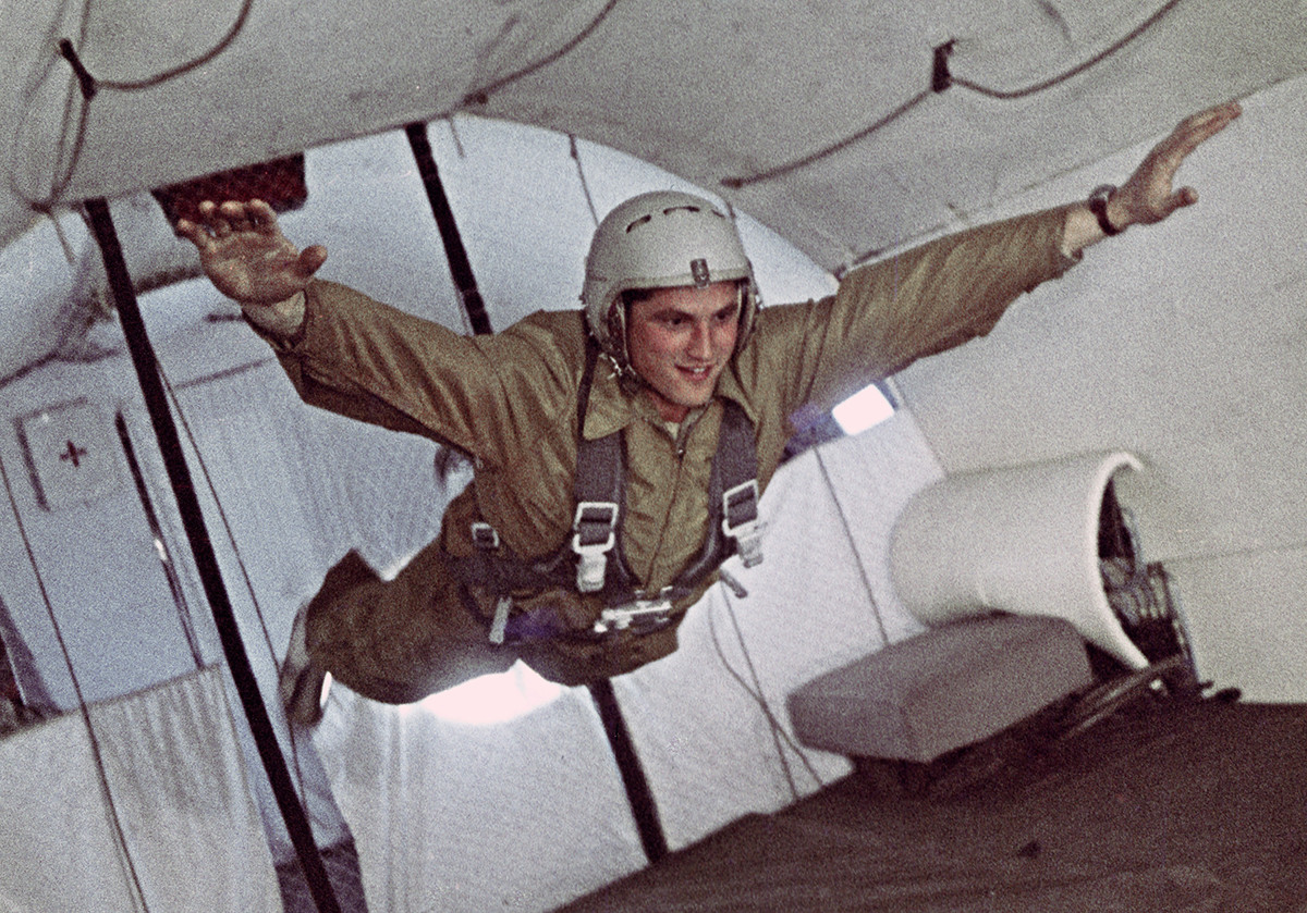 Boris Volynov durante una sessione di addestramento, 1965