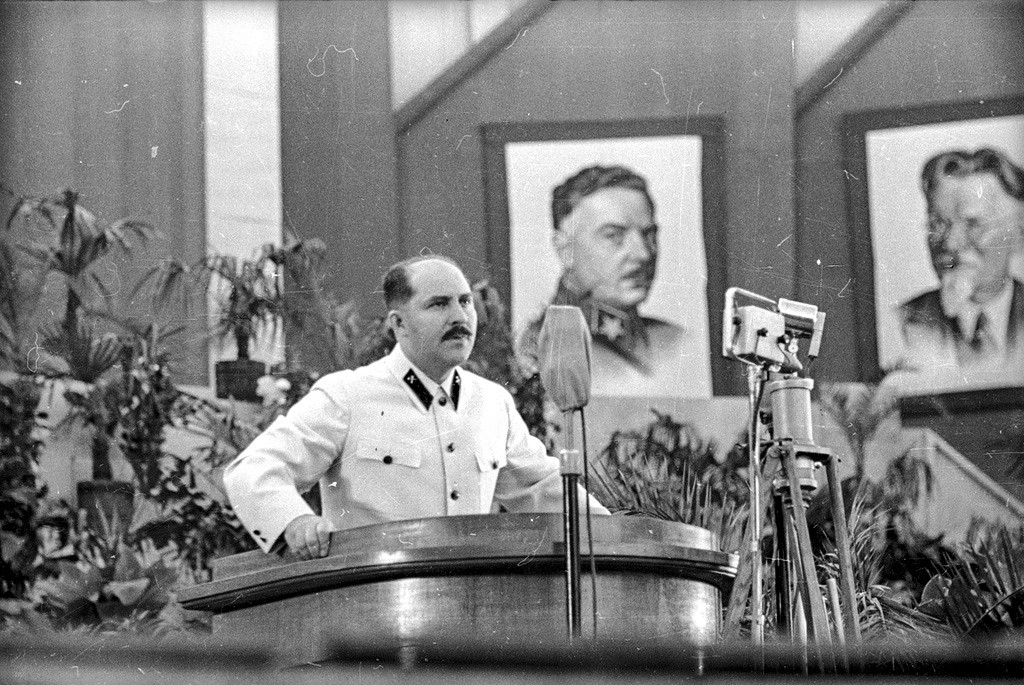 Lazar Kaganovich taking speech at the Party's congress in 1938