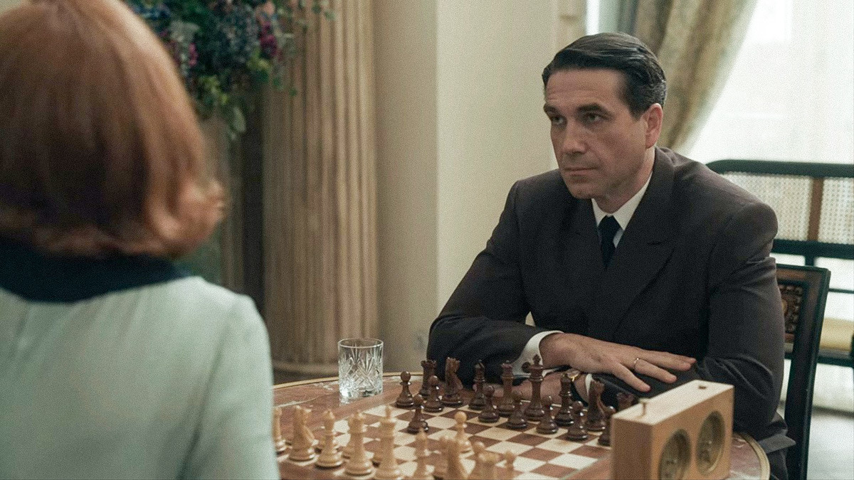 The Queen's Gambit': A Real-Life Chess Champion on Netflix's