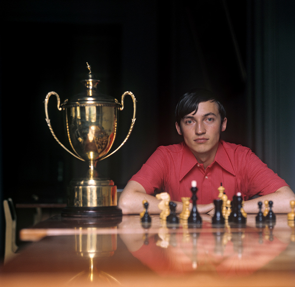 Anatoly Karpov: debut of the young Russian chess player