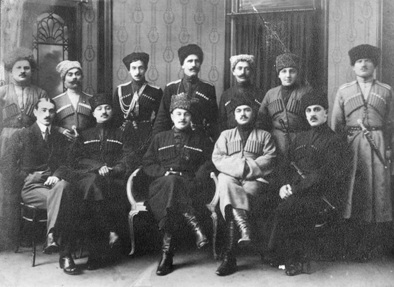 Líderes da República Montanhosa do Cáucaso do Norte, 1917-1920.

