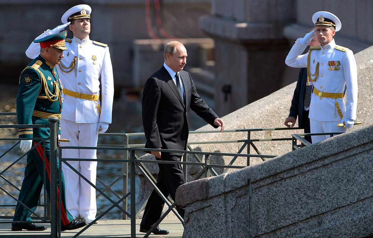 Руският президент В. Путин посещава Главния военноморски парад