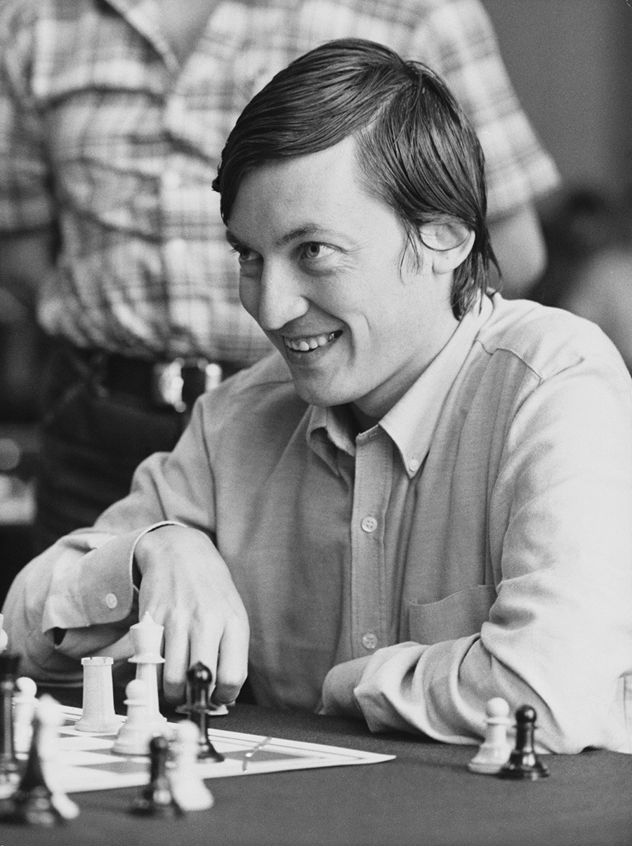 Anatóli Karpov durante campeonato europeu de xadrez