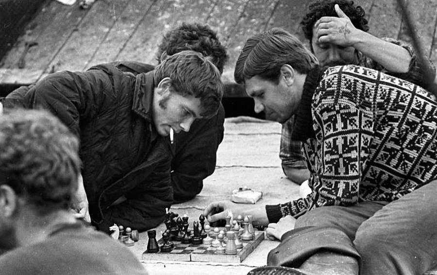 Marins jouant aux échecs, en 1972