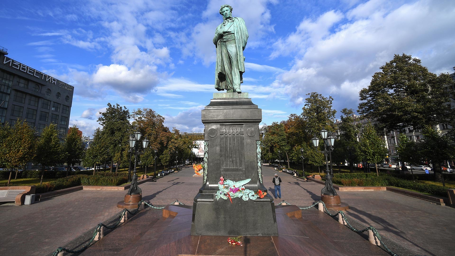 Puškinov spomenik v središču Moskve v današnjem času.
