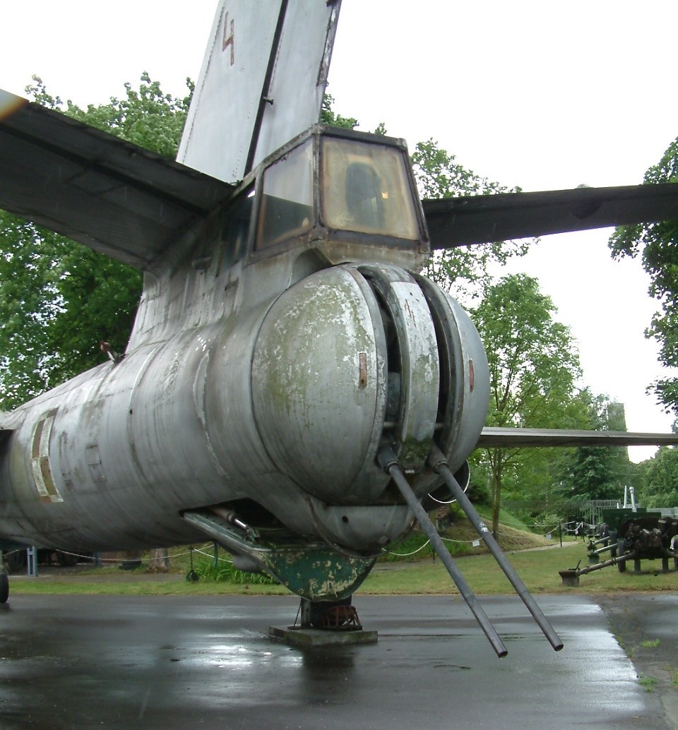Torre traseira de IL-28 mantido no Museu do Armamento de Poznan, na Polônia