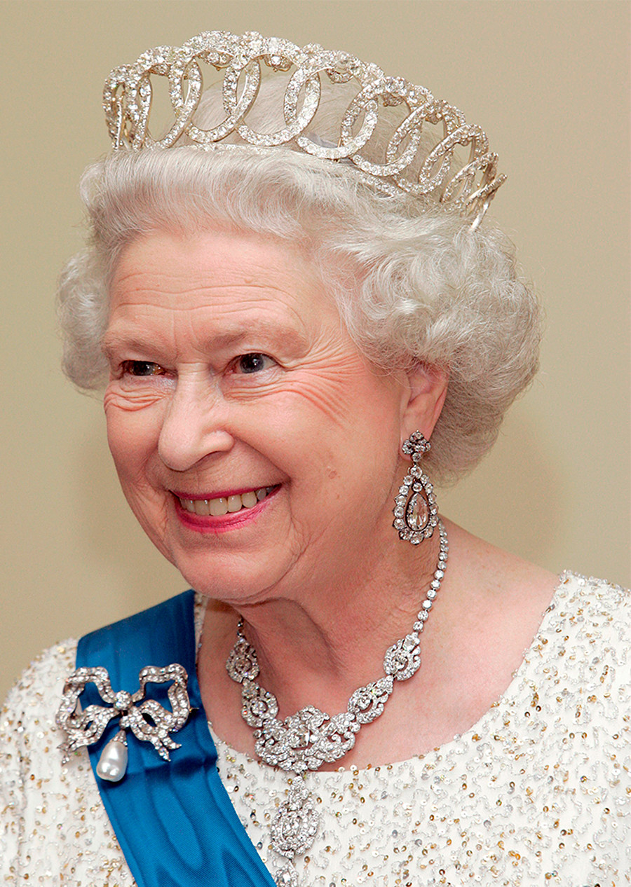 Élisabeth II avec la tiare