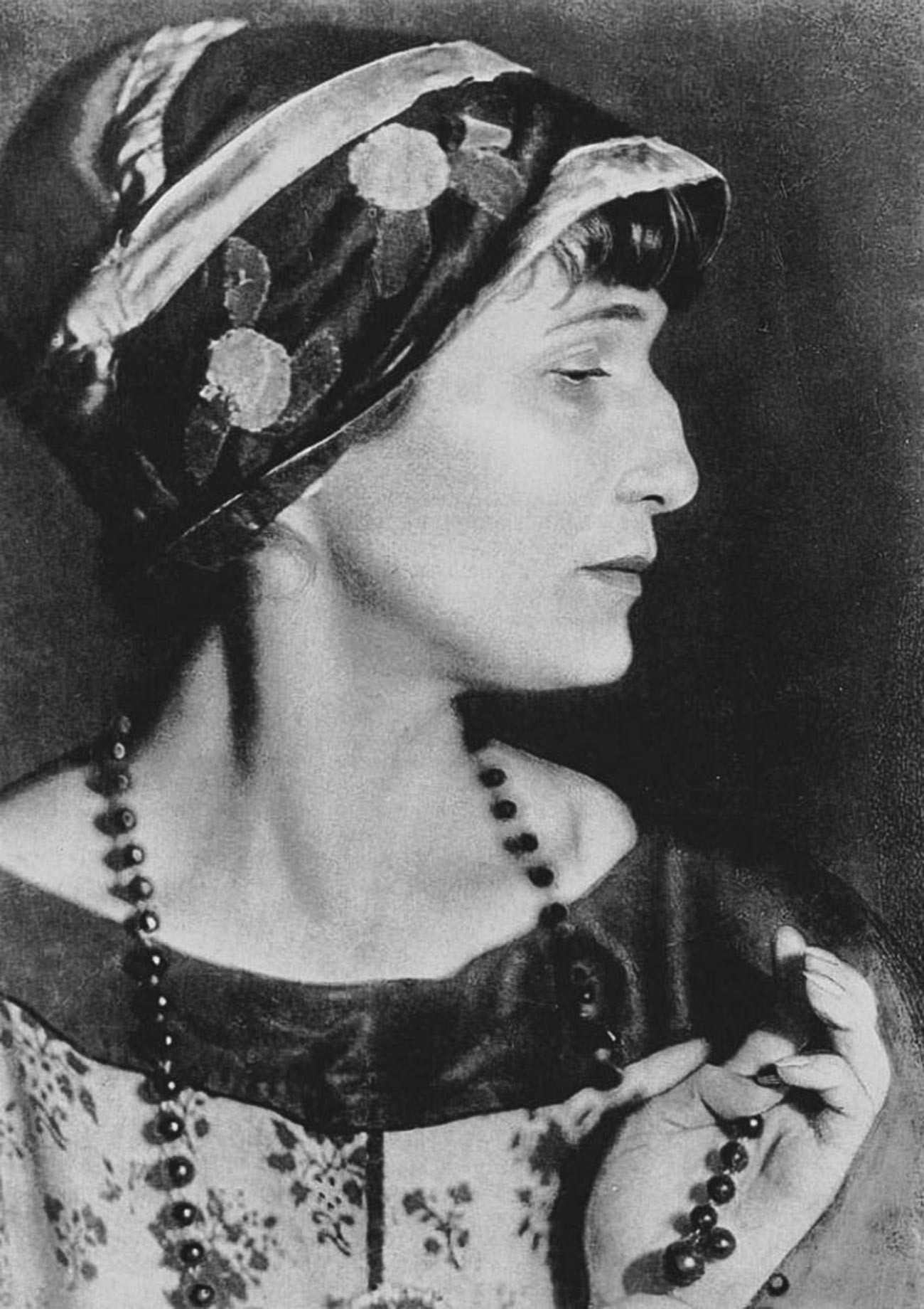 Legendary female poet Anna Akhmatova, 1922