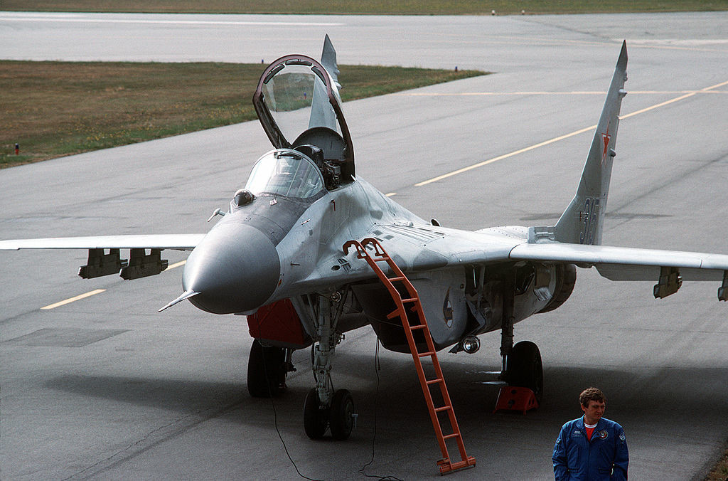 МиГ-29 снимен 1989 година во Велика Британија
