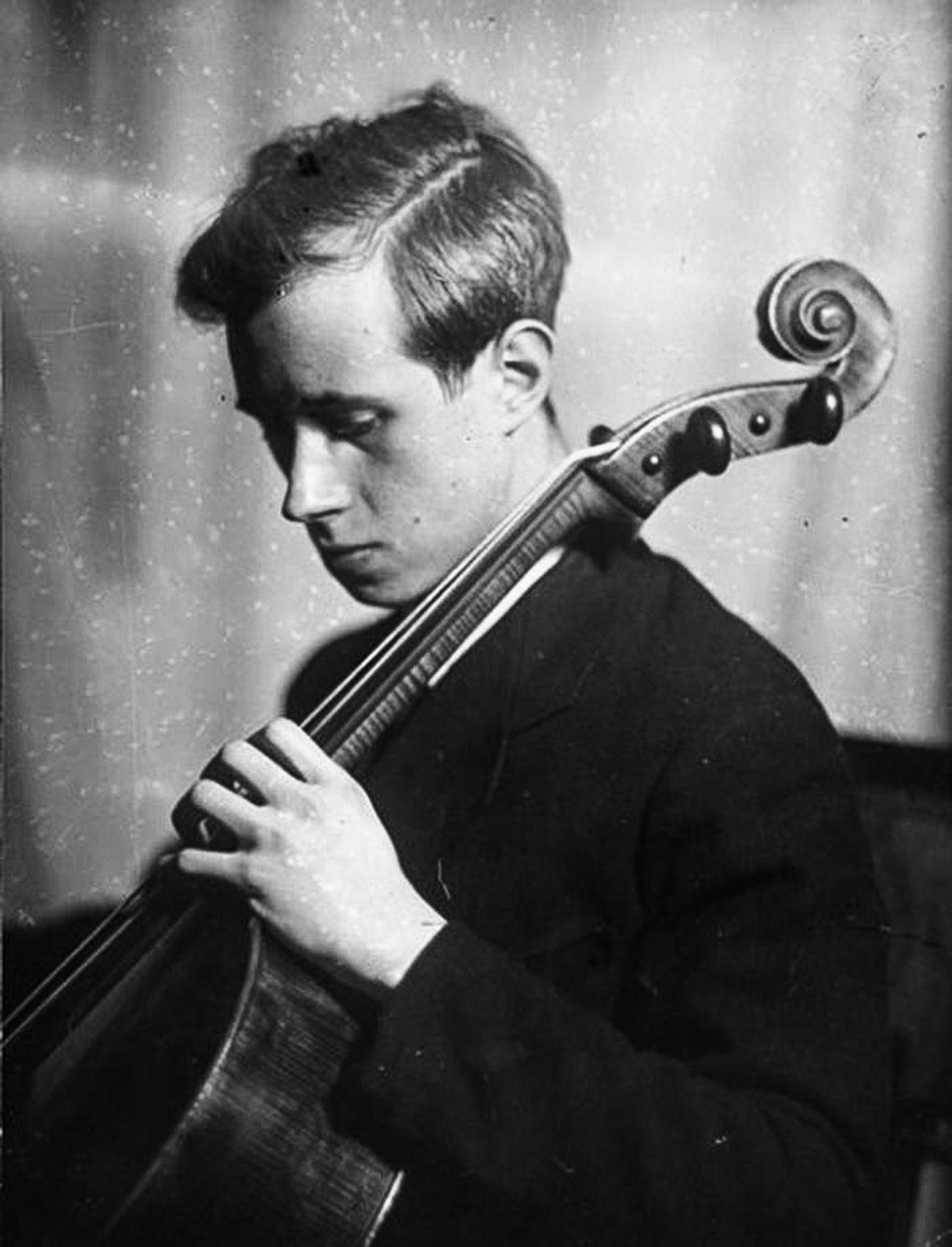El músico y compositor Mstislav Rostropóvich

