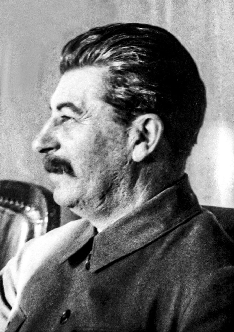Stalin nel 1932 circa fotografato da James E. Abbe