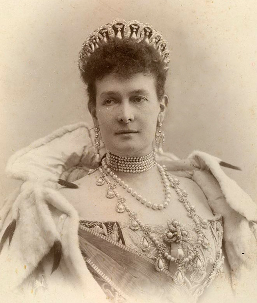 Retrato de Maria Pavlovna com a tiara de Vladímir