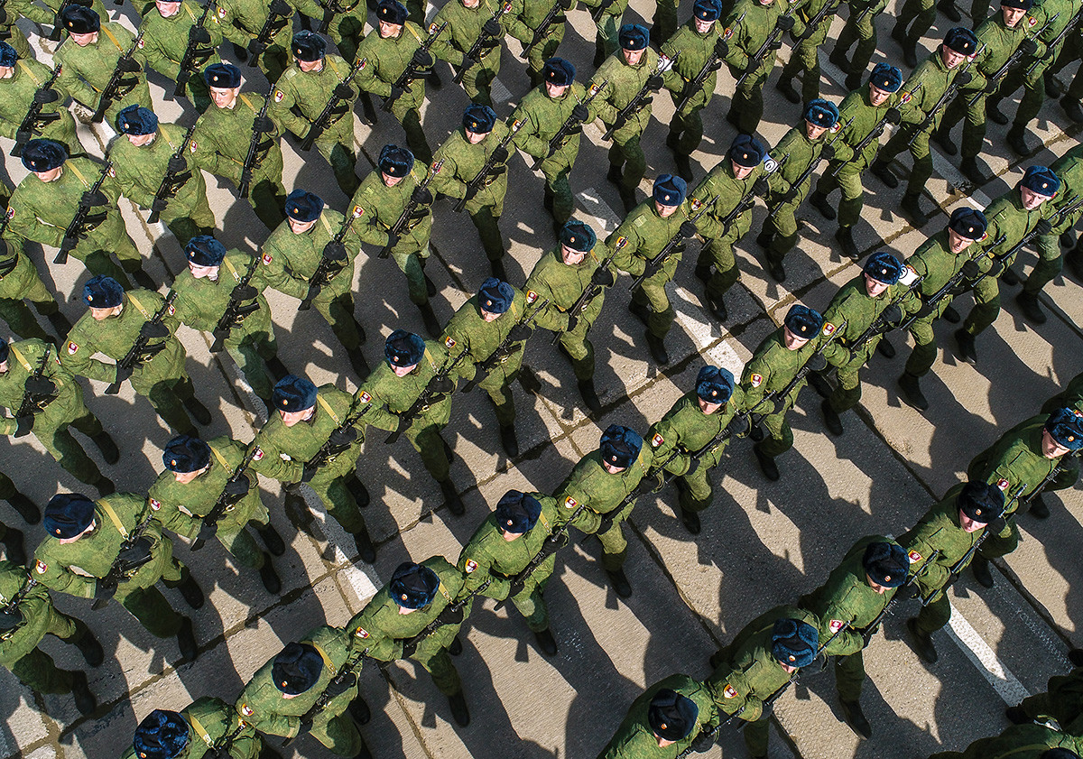 Војници Засебне дивизије за оперативне намене Федералне службе трупа националне гарде Руске Федерације на проби Параде Победе на војном полигону Алабино.