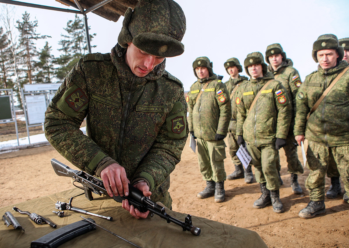 Osnovna obuka profesionalnih vojnika u Lenjingradskoj oblasti, 20. ožujka 2015.

