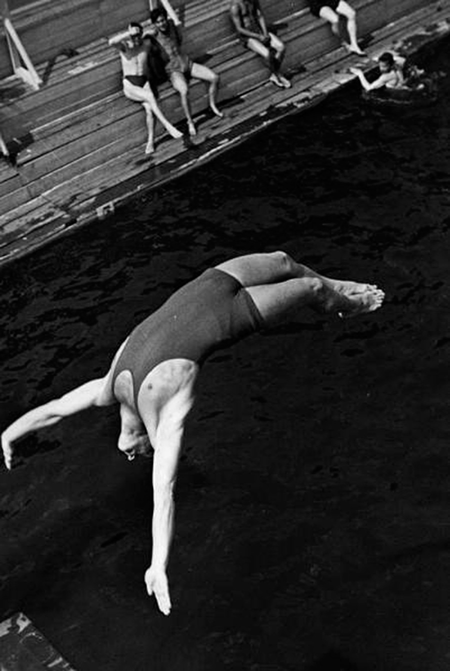 水泳と飛び込みは大変な人気を誇った、男性飛び込み選手、1934年