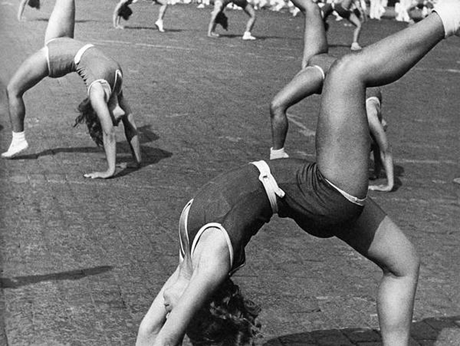 Изпълнение на спортистки, 1936 г.
