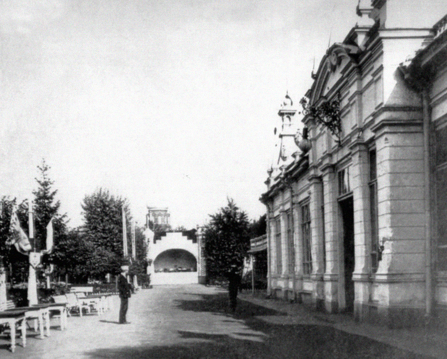  1906 година Ермитажната градина. Главната алея на градината. 
