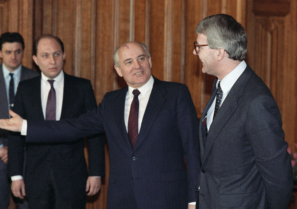Victor Prokofiev, Mikhail Gorbachev, and British PM John Major.