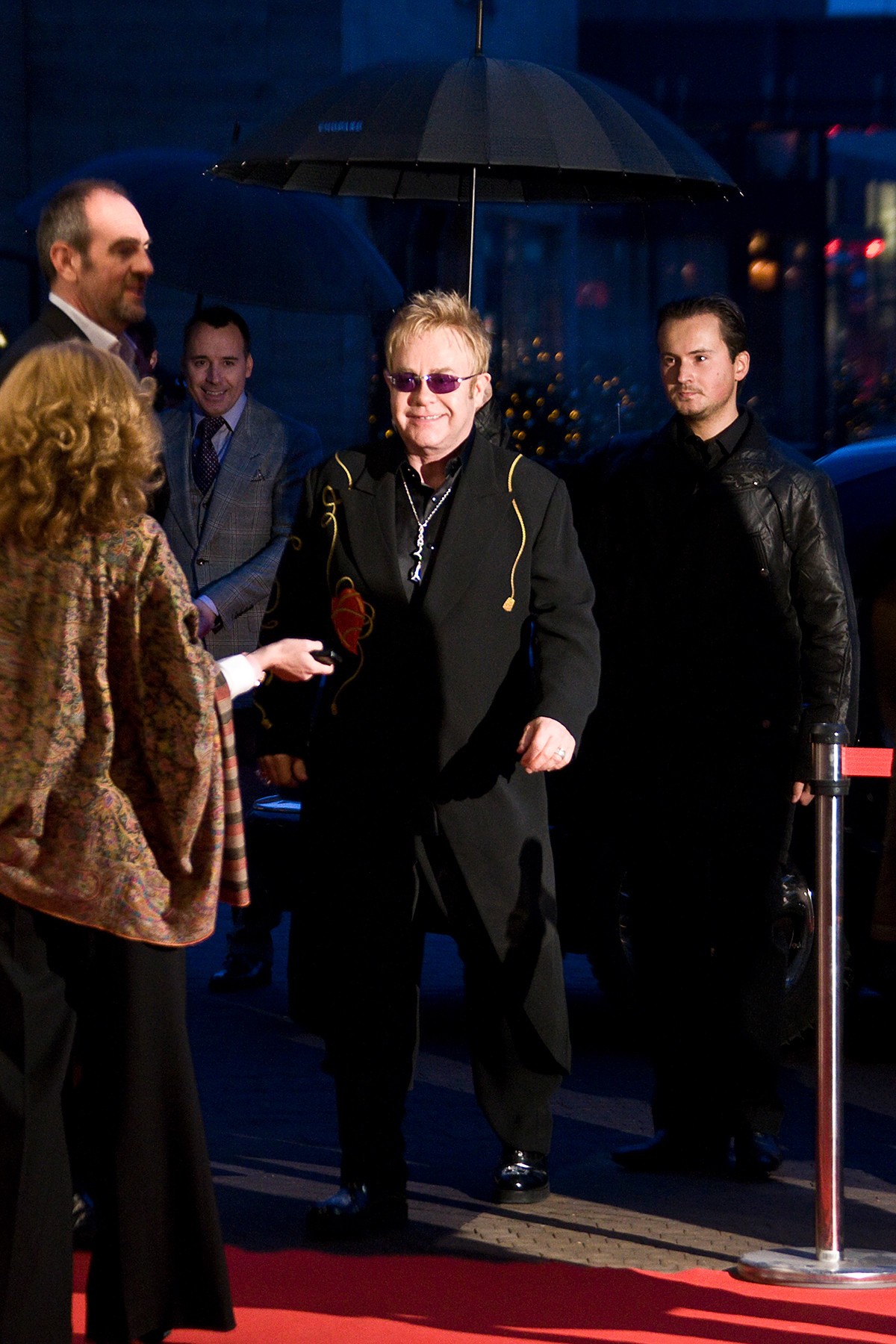 Elton John sebelum konser di Barvikha Luxury Village.
