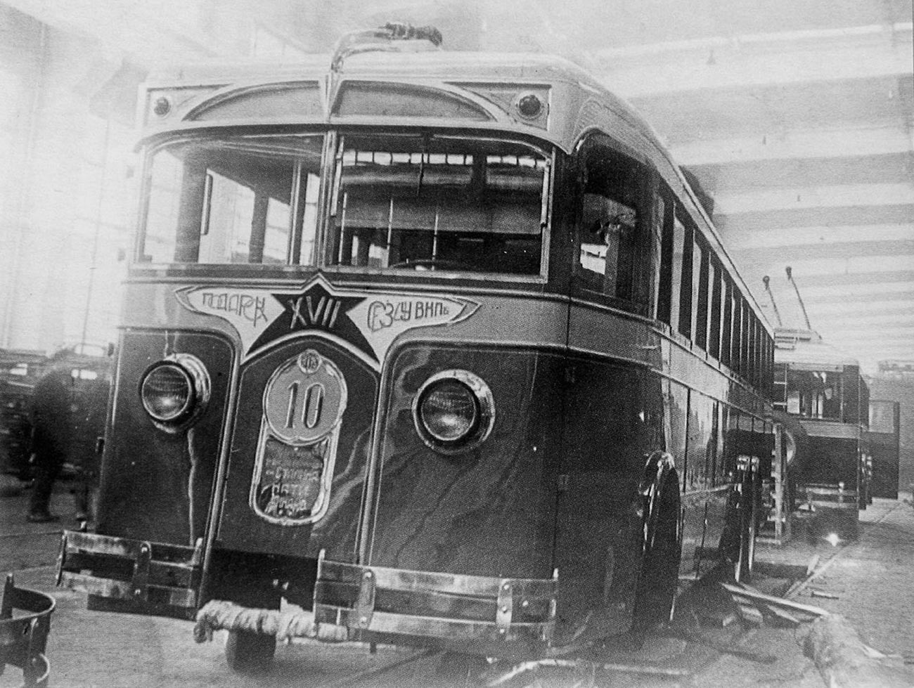 Il primo filobus LK-1 entrato in circolazione sulle strade della capitale russa. Mosca, 1934