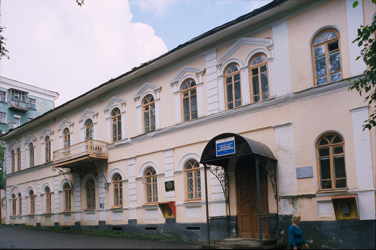 Factory administrative building (19th century). July 16, 2003