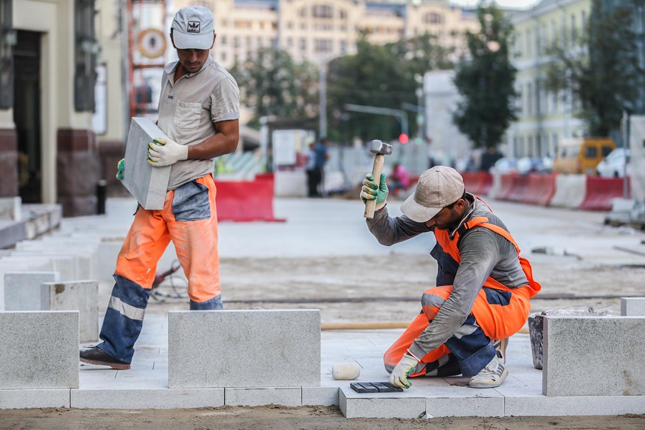 Workers with the urban improvement program in Moscow
