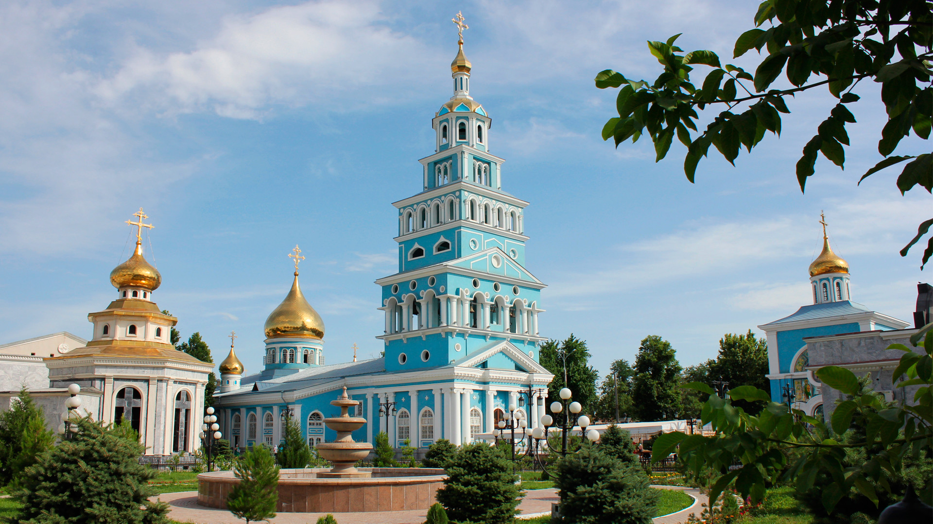 Катедрални храм Успења Пресвете Богородице у Ташкенту.
