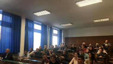 Географски диктат, овој пат онлајн