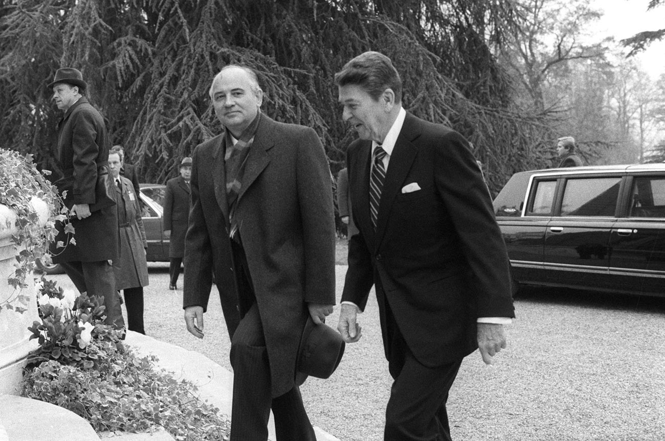 Совјетско-амерички сусрет на највишем нивоу у Женеви. Генерални секретар ЦК КПСС-а Михаил Сергејевич Горбачов и председник САД Роналд Реган пред почетак разговора.