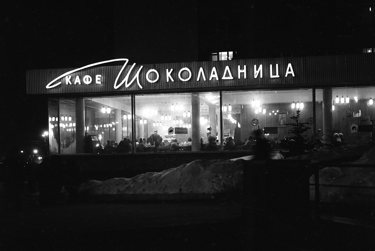 Kavarna Šokoladnica na Oktobrskem trgu (danes trg Kalužskaja) v Moskvi. 1968
