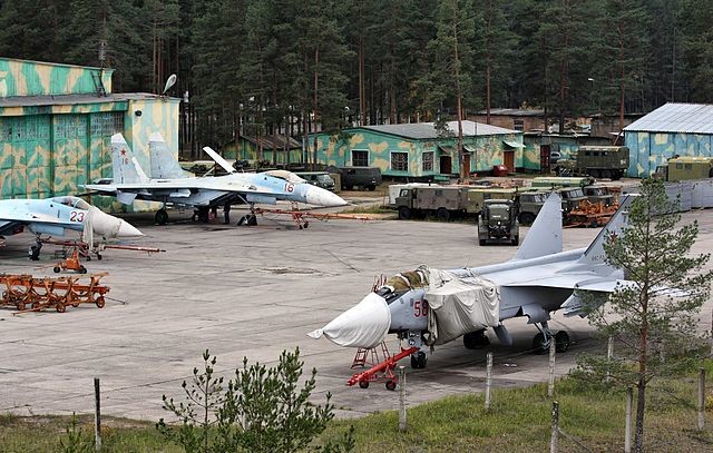 Mig-31 siendo reparado en base aérea cerca de Voronezh.